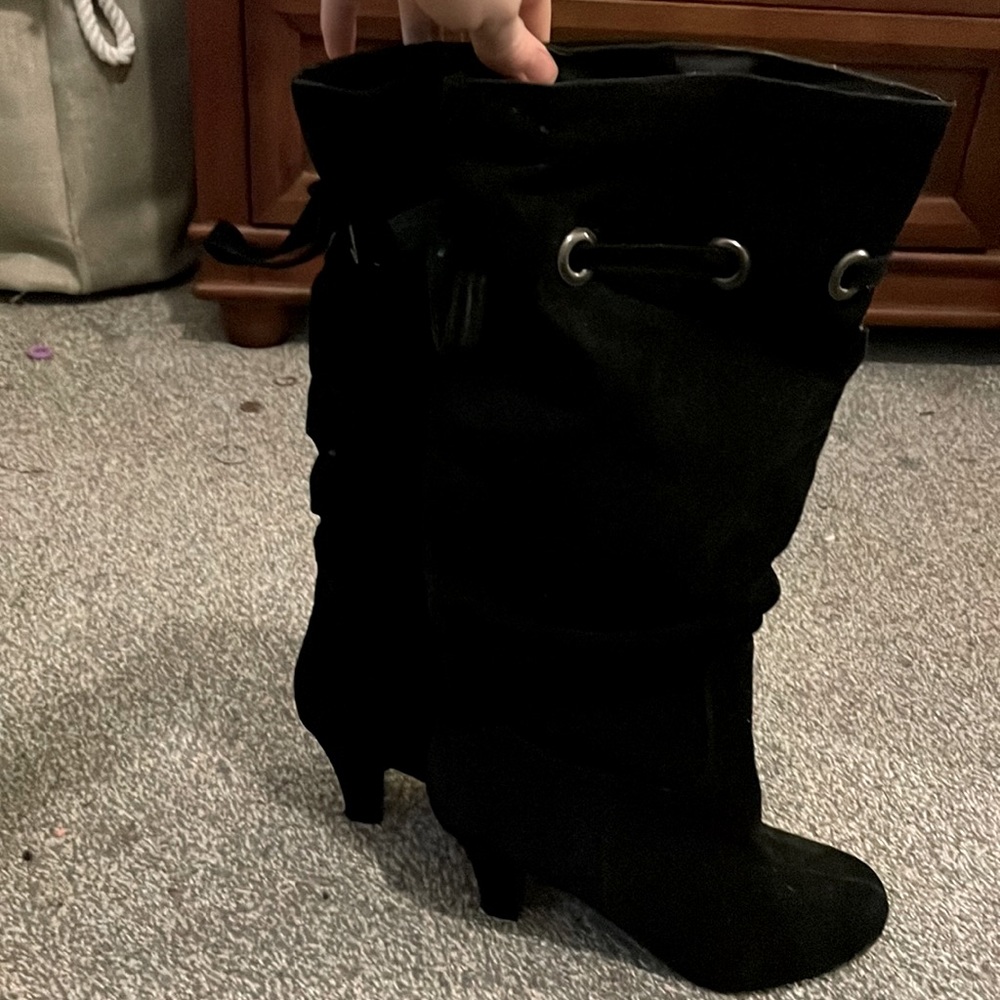 Wetseal 7.5 heeled boots black velvet